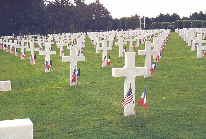 Un des dix carr�s de tombes du cimeti�re am�ricain de Colleville-sur-Mer.