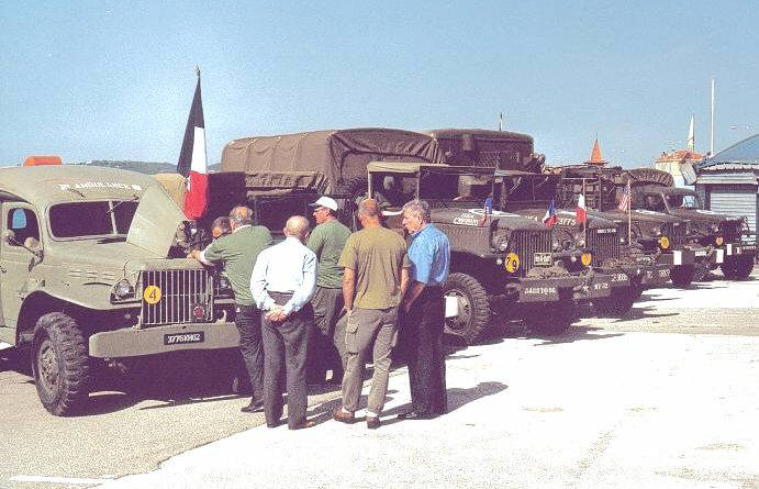 Les v�hicules du Red Ball Express � Cagnes-sur-Mer, le 8 mai 2000.